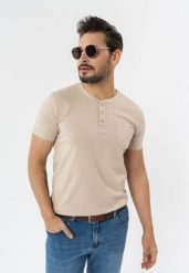 T-shirt z rozpinanym dekoltem TM-HUBRIS. Brązowe t-shirty męskie Volcano, m, bez wzorów, z bawełny, klasyczne, bez kołnierzyka. Za 79.99 zł.