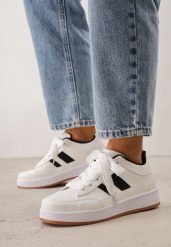 Białe Sneakersy Casual z Ozdobnymi Przeszyciami i Paskami z Boku Ariesera. Białe obuwie sportowe damskie Born2be, bez wzorów, z denimu. Za 99.99 zł.