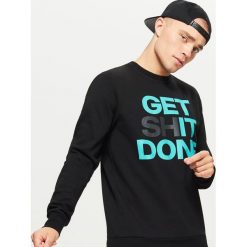 Bluza z napisem - Czarny. Czarne bluzy męskie Cropp, z napisami. Za 79.99 zł.