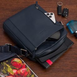 Torba męska skórzana na ramię zgrabna elegancka Beltimore granatowa N37. Torby na ramię męskie bez wzorów, eleganckie, na ramię. Za 149.99 zł.
