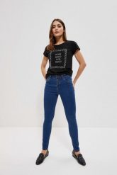 Jeansy push up z guzikami ciemnoniebieskie. Niebieskie jeansy damskie MOODO. W wyprzedaży za 38.99 zł.
