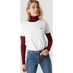 NA-KD Trend T-shirt basic Saint - White. Białe t-shirty damskie NA-KD Trend, z nadrukiem, z jersey, z okrągłym kołnierzem. Za 72.95 zł.