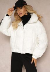 Biała Kurtka Oversize z Pikowanymi Przeszyciami Kieszeniami i Ściągaczem Zinnaria. Białe kurtki damskie Renee, l, bez wzorów, z jeansu, bez kaptura. Za 249.99 zł.