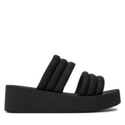 Klapki Roxy. Czarne klapki damskie Roxy, bez wzorów, bez obcasa. Za 179.99 zł.