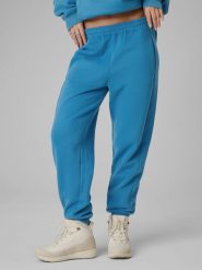 Spodnie dresowe joggery damskie 4F 4FRSS26TTROF1724. Czarne spodnie dresowe damskie 4f, s, bez wzorów, z bawełny. Za 129.99 zł.