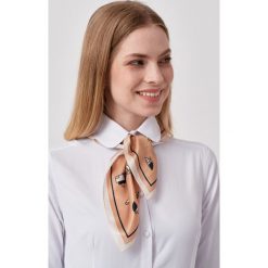 Apaszka Café jedwabna ONE SIZE beż. Białe szaliki i chusty damskie marki Marie Zélie, z aplikacjami, z bawełny, klasyczne. Za 237.00 zł.