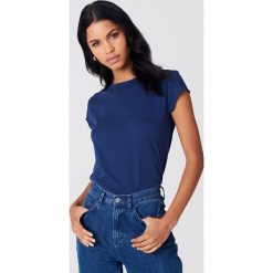 NA-KD Basic T-shirt z surowym wykończeniem - Blue,Navy. Niebieskie t-shirty damskie NA-KD Basic, z bawełny, z okrągłym kołnierzem. Za 52.95 zł.