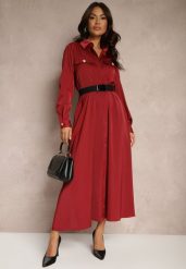 Bordowa Satynowa Sukienka w Stylu Szmizjerki z Imitacjami Kieszeni i Paskiem Vaminay. Czerwone sukienki damskie Renee, l, bez wzorów, z satyny, eleganckie, bez kołnierzyka, bez ramiączek, maxi, kopertowe. Za 159.99 zł.