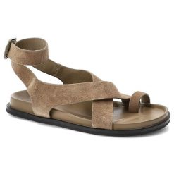 Sandały damskie S.Barski, cholewka ze skóry naturalnej zamszowej pasek wokół kostki płaska podeszwa casualowy styl, beżowe, CR61-3049. Brązowe klapki damskie S.BARSKI, bez wzorów, ze skóry, bez obcasa, na płaskiej podeszwie, bez zapięcia. Za 279.00 zł.