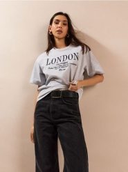 Bawełniana koszulka z napisem London - szary. Szare t-shirty damskie Sinsay, l, bez wzorów, z bawełny, bez kołnierzyka. Za 29.99 zł.