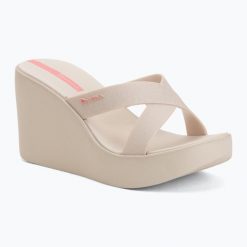 Klapki damskie Ipanema High Fashion II Slide. Brązowe klapki damskie Ipanema, bez wzorów, z materiału, eleganckie, bez obcasa. Za 179.99 zł.