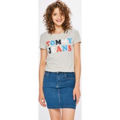 Tommy Jeans - Top. Topy damskie marki Tommy Jeans. W wyprzedaży za 119.90 zł.