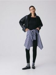 Bluzka z modalem - czarny. Czarne bluzki damskie Reserved, l, bez wzorów, z dzianiny, bez kołnierzyka, bez ramiączek. Za 129.99 zł.
