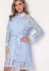 Niebieska Ażurowa Sukienka Koszulowa Mini z Wiązanym Paskiem Jolira. Niebieskie sukienki damskie Born2be, m, w ażurowe wzory, z materiału, bez kołnierzyka, bez ramiączek, midi, koszulowe. Za 149.99 zł.