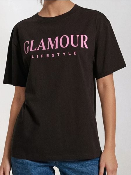 Koszulka z napisem - brązowy. Brązowe t-shirty damskie Sinsay, l, bez wzorów, bez kołnierzyka. Za 19.99 zł.