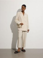 Spodnie w prążek z lyocellem i lnem - wielobarwny. Spodnie materiałowe damskie Reserved, l, bez wzorów, z lyocellu. W wyprzedaży za 55.99 zł.