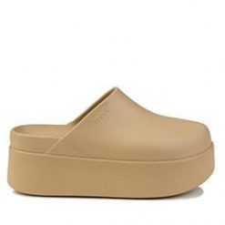 Klapki damskie Crocs DYLAN PLATFORM CLOG. Brązowe klapki damskie Crocs, bez wzorów, bez obcasa. Za 239.00 zł.
