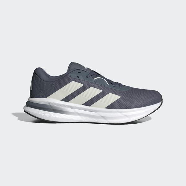 Buty Galaxy 7 Running. Białe buty sportowe męskie Adidas, bez zapięcia, do biegania. Za 239.00 zł.