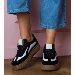 Czarne sneakersy trampki na grubej podeszwie. Czarne trampki i tenisówki damskie bez wzorów, z gumy, eleganckie, bez zapięcia. Za 135.07 zł.