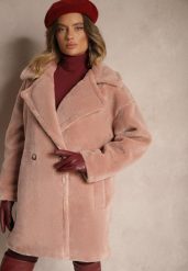 Różowy Dwurzędowy Płaszcz Futrzany o Długim Kroju Typu Teddy Malwika. Czerwone płaszcze damskie Renee, l, z aplikacjami, z dzianiny, eleganckie, długie, bez kaptura. Za 159.99 zł.