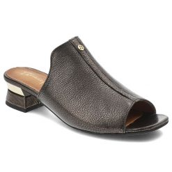 Szare Klapki Maciejka Modne Obuwie Damskie. Szare klapki damskie Maciejka, bez wzorów, ze skóry, bez obcasa, na obcasie, bez zapięcia. Za 259.00 zł.
