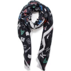 Chusta KARL LAGERFELD - Allover Pins Scarf 86KW3310 Black 999. Szaliki i chusty damskie marki KARL LAGERFELD. Za 429.00 zł.