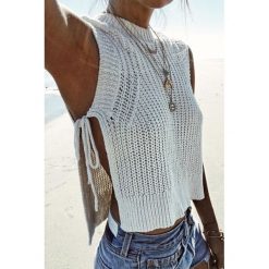 Top NIRMA. Białe t-shirty damskie Top NIRMA, uniwersalny, bez wzorów, bez kołnierzyka. W wyprzedaży za 59.00 zł.