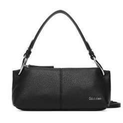 Torebka Calvin Klein. Czarne torebki do ręki damskie Calvin Klein, bez wzorów, klasyczne, bez dodatków. Za 749.99 zł.