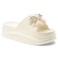 Beżowe Klapki Filippo Modne Buty Damskie Na Platformie. Brązowe klapki damskie Filippo, z aplikacjami, eleganckie, bez obcasa, na platformie. Za 89.99 zł.