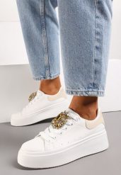Biało-Beżowe Sneakersy na Platformie z Perforacją i Ozdobnym Kamieniem Dilhela. Białe obuwie sportowe damskie Born2be, bez wzorów, z jeansu. Za 89.99 zł.