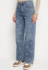 Niebieskie Szerokie Jeansy z Wysokim Stanem Zdobione Haftem w Kokardki Saliadia. Niebieskie jeansy damskie Born2be, z podwyższonym stanem. Za 129.99 zł.