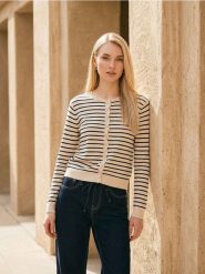 Wiskozowy kardigan w paski - wielobarwny. Kardigany damskie Sinsay, l, bez wzorów, z wiskozy. Za 39.99 zł.