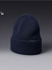 Czapka beanie z domieszką wiskozy - granatowy. Niebieskie czapki i kapelusze męskie Sinsay, bez wzorów, z wiskozy. Za 19.99 zł.