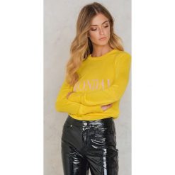NA-KD Sweter z dzianiny Weekday - Yellow. Swetry damskie marki NA-KD. W wyprzedaży za 60.88 zł.