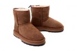 EMU AUSTRALIA W12434 SHARKY MINI chestnut/black, botki damskie. Brązowe botki damskie Emu Australia, na zimę, z gumy, bez obcasa, bez zapięcia. Za 789.90 zł.