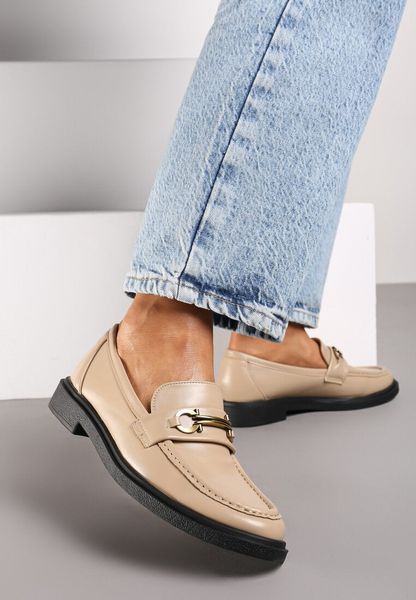 Beżowe Mokasyny na Płaskiej Podeszwie Ozdobione Metaliczną Aplikacją Evaretha. Brązowe mokasyny damskie Renee, z jeansu, eleganckie. Za 89.99 zł.