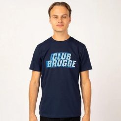 Club Brugge T-Shirt męski - niebieski. Niebieskie t-shirty męskie CLUB BRUGGE KV, m, bez wzorów, z bawełny, eleganckie, bez kołnierzyka. Za 99.99 zł.