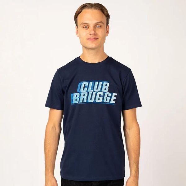 Club Brugge T-Shirt męski - niebieski. Niebieskie t-shirty męskie CLUB BRUGGE KV, m, bez wzorów, z bawełny, eleganckie, bez kołnierzyka. Za 99.99 zł.