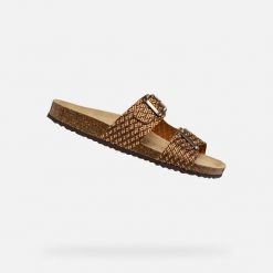 Sandały GEOX D BRIONIA Brąz. Brązowe sandały damskie Geox, bez wzorów, ze skóry, bez obcasa, bez zapięcia. Za 349.99 zł.