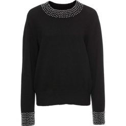 Sweter dzianinowy z perełkami bonprix czarny. Czarne swetry damskie bonprix, bez wzorów, z dzianiny, bez kołnierzyka, bez ramiączek, bez kaptura. Za 59.99 zł.