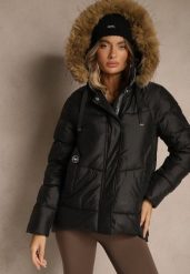 Czarna Trapezowa Kurtka z Pikowanymi Przeszyciami i Kapturem z Futerkiem Lanittia. Czarne kurtki damskie Renee, l, bez wzorów, z dzianiny. Za 279.99 zł.