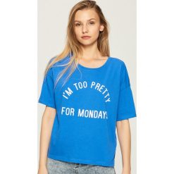 T-shirt z napisem - Niebieski. T-shirty damskie marki Calvin Klein Jeans. W wyprzedaży za 9.99 zł.