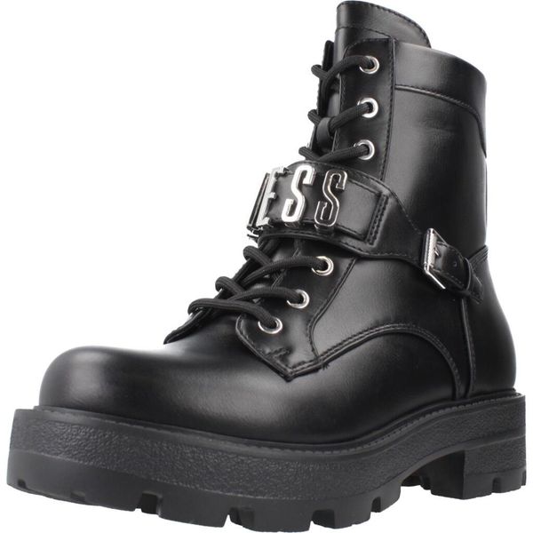 GUESS YANZY Czarny. Czarne obuwie sportowe damskie Guess, z aplikacjami, z syntetyku, trekkingowe. W wyprzedaży za 640.15 zł.