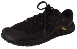 Buty do biegania damskie Merrell Trail Glove 7. Czarne obuwie sportowe damskie Merrell, bez wzorów, z gumy, do biegania. Za 509.99 zł.