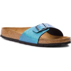 Klapki BIRKENSTOCK - Madrid Bs 1010949 Gemm Blue. Niebieskie klapki damskie Birkenstock, ze skóry ekologicznej. W wyprzedaży za 229.00 zł.