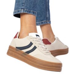 Beżowe sneakersy trampki damskie z granatowym dodatkiem białe. Białe trampki i tenisówki damskie bez wzorów, z syntetyku, sportowe, przed kostkę, bez zapięcia. Za 96.19 zł.