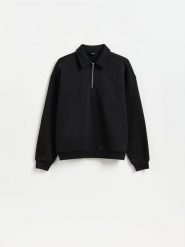Bluza z kołnierzykiem polo - czarny. Czarne bluzy męskie Reserved, l, bez wzorów, z bawełny, bez kaptura. Za 139.99 zł.