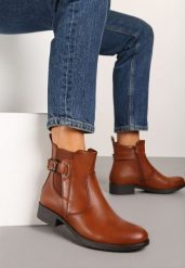 Jasnobrązowe Botki Typu Sztyblety Zdobione Paskiem z Klamerką Delarae. Brązowe botki damskie Renee, z dzianiny, eleganckie, z okrągłym noskiem, bez obcasa, na obcasie, bez zapięcia. Za 54.99 zł.