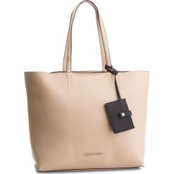 Torebka CALVIN KLEIN - Tack Shopper K60K604833 Light Sand 638. Torebki shopper damskie marki Calvin Klein. Za 649.00 zł.