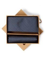 Finshley & Harding London krawat i poszetka z jedwabiu Mężczyźni Jedwab (100%) niebieski, ONE SIZE. Niebieskie krawaty i muchy Finshley & Harding London, bez wzorów, z jedwabiu, eleganckie. Za 199.95 zł.